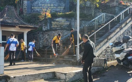 Polres Lumajang Gelar Bakti Religi Bersihkan Sejumlah Tempat Ibadah Sambut Hari Bhayangkara ke -80