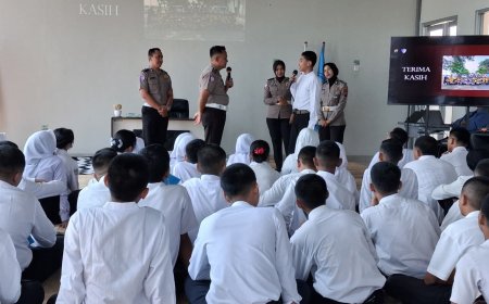 Polisi Edukasi Generasi Muda tentang Disiplin Berlalu Lintas dan Etika Pergaulan